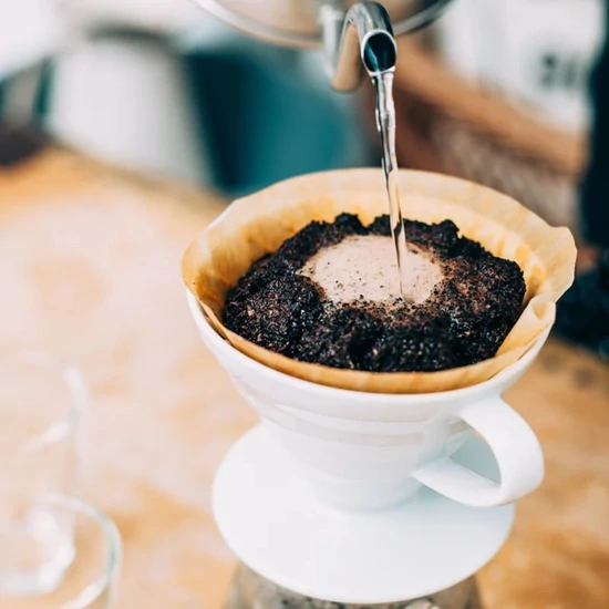 Hario V60 Dripper fehér porcelán (VDC-02W)